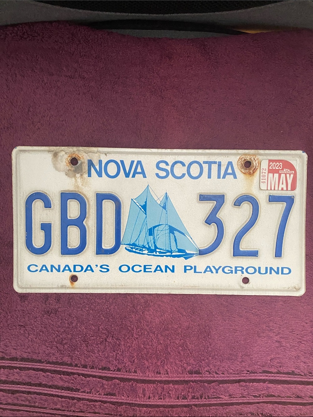 NOVA SCOTIA CANADA BLUENOSE LICENSE PLATE [GBD 327]